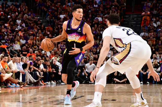  勇士主场大胜独行侠巩固西部榜首位置